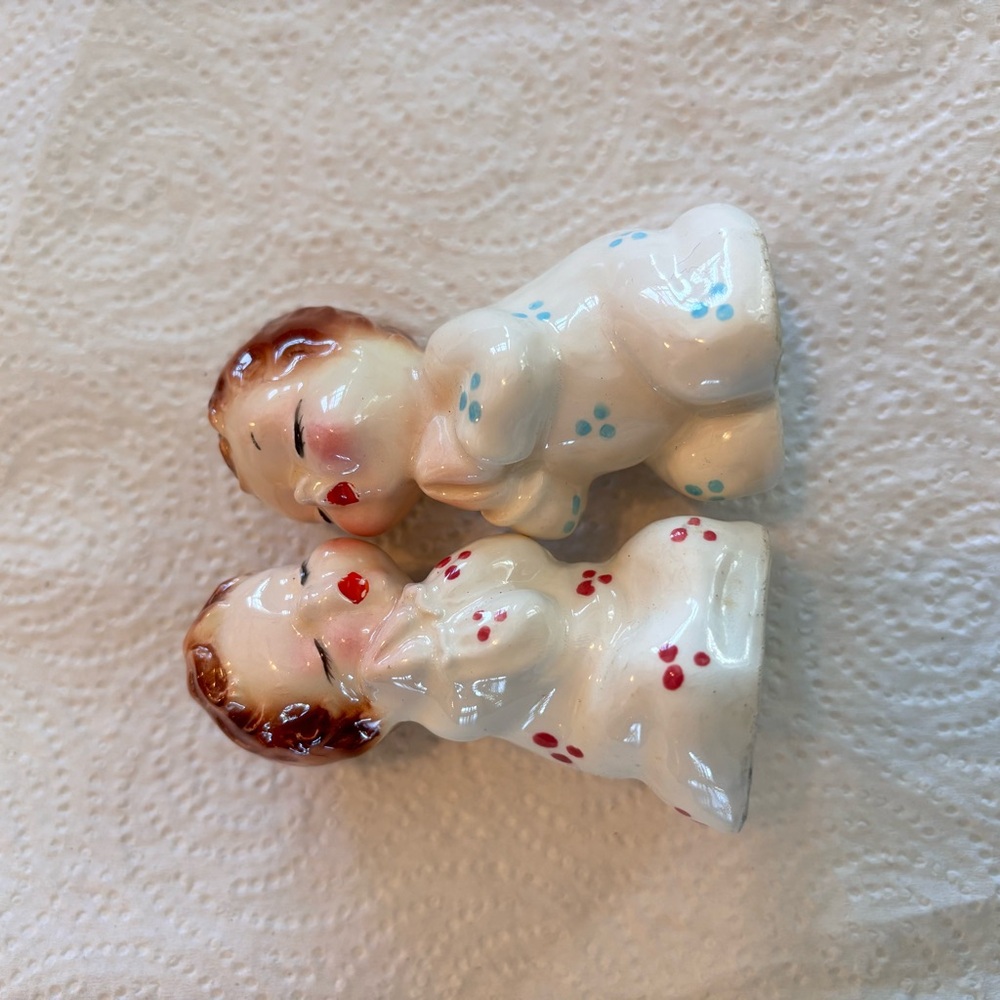 Ceramic Praying Figurines - Cream with Red and Blue Accents - Picture 4 of 4